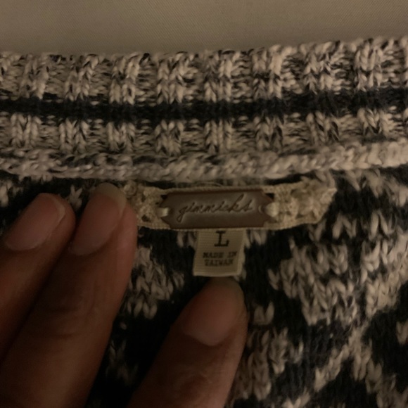 Gimmicks by BKE sweater in Gray colors, size XL Womens. In Good condition - Picture 6 of 6